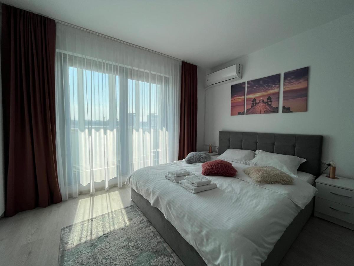 Central Park Studio Онешти Экстерьер фото